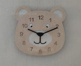 Bär Wanduhr aus Holz handbemalt für Jungen und Mädchen Kinderzimmer Baby