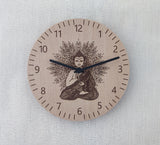 Holz Wanduhr Buddha Meditation Yoga Gravur Uhr lautlos 25 cm Wohnzimmeruhr